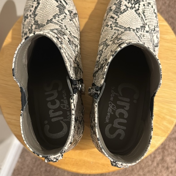 Circus by Sam Edelman Booties :: Sz 8.5 - Picture 3 of 5